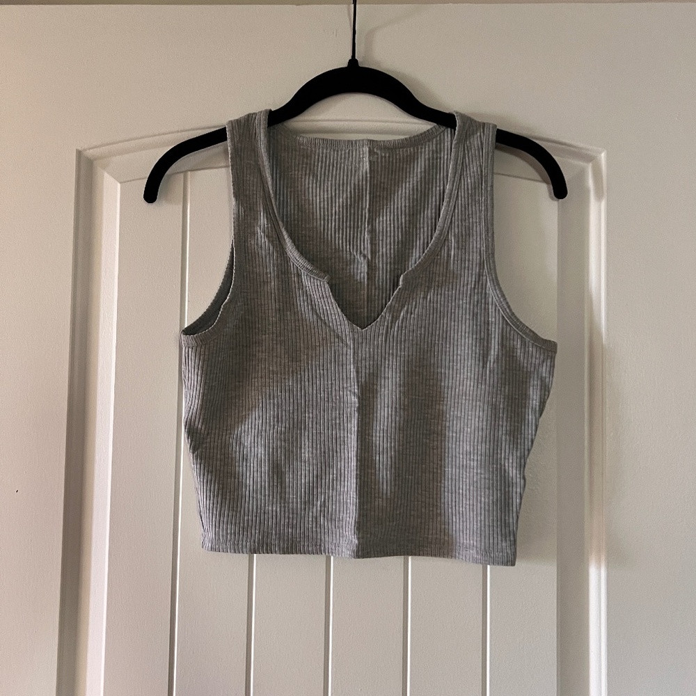 Notched cropped tank top